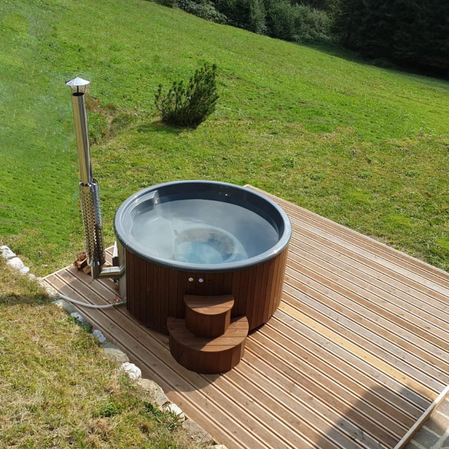 Wood-Burning Hot Tub – Up To 6 Person – Natural Finish – Outdoor Soaking Tub – SaunaLife S4N